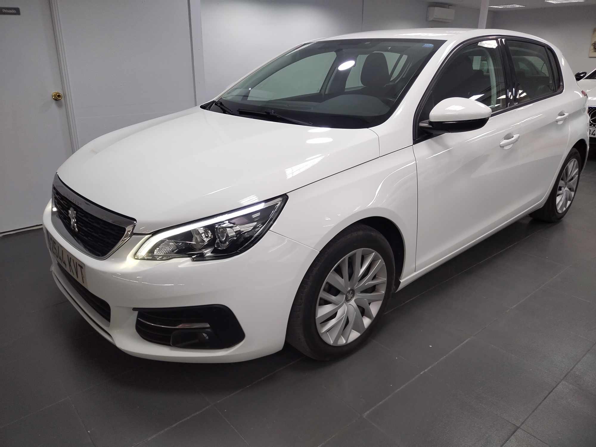 Peugeot 308 2019 diésel en venta en Jerez de la Frontera